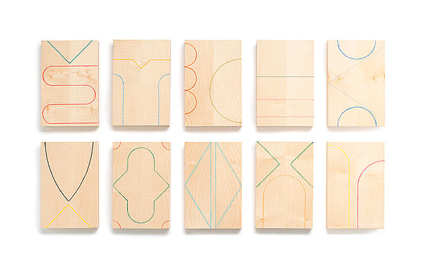 Monuments II, 2019, érable, MDF, suite de 10 éléments, 30 x 20 x 5 cm