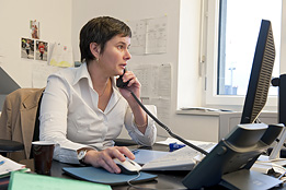 Mme Borghini à son bureau