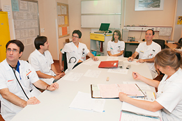 Colloque après la visite du patient